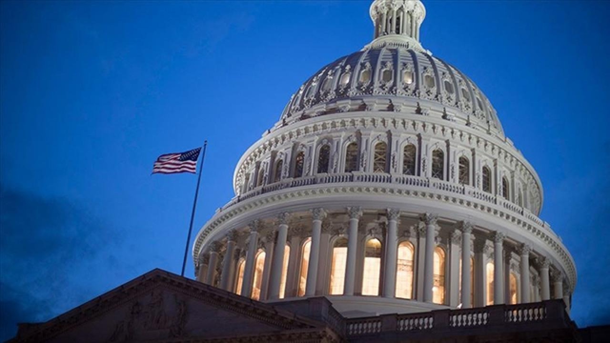 ABD Senatosu tartmalara neden olan yasa tasarsn kabul etti
