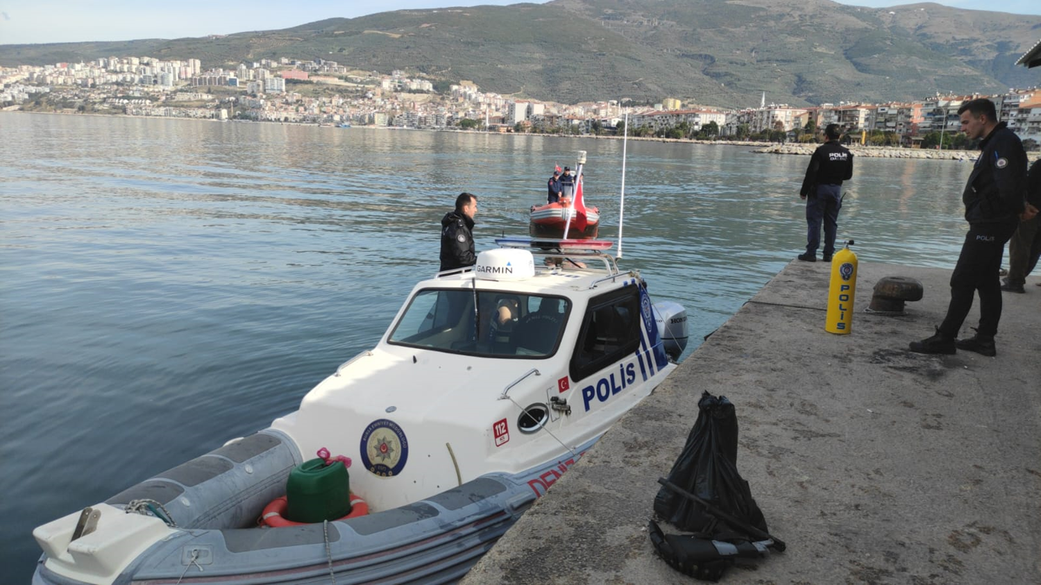 Bursa'da bal�k�� teknesi alabora oldu: 1 ki�i aran�yor