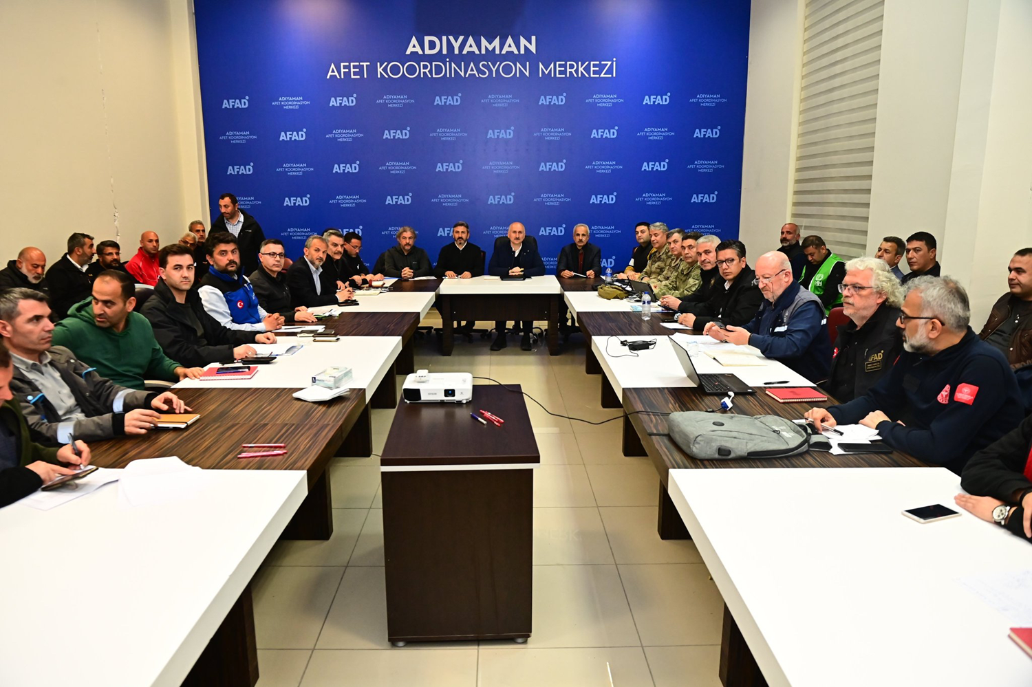 Bakan Adil Karaismailo�lu, Ad�yaman'da afet koordinasyon toplant�s� d�zenledi