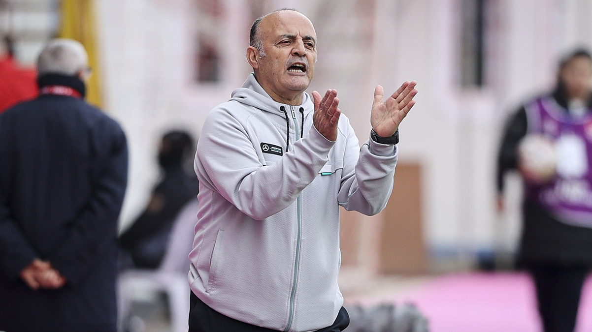 �zcan Bizati'den futbolcular�na �vg�! 'Y�rekleri kadar b�y�k m�cadele ettiler'