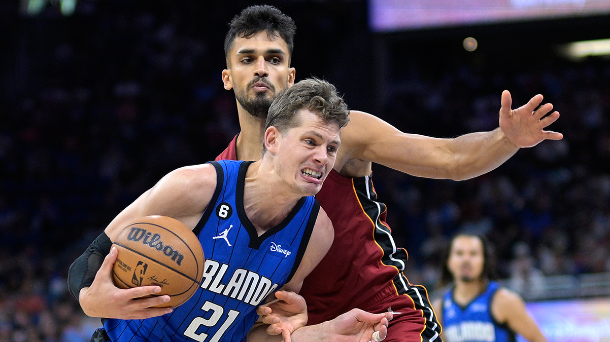 �mer Faruk Yurtseven NBA'de bu sezon ilk kez ma�a ��kt�