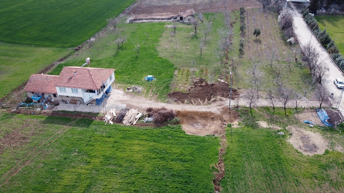 Adyaman'da fay hatt zerindeki kayma grntlendi