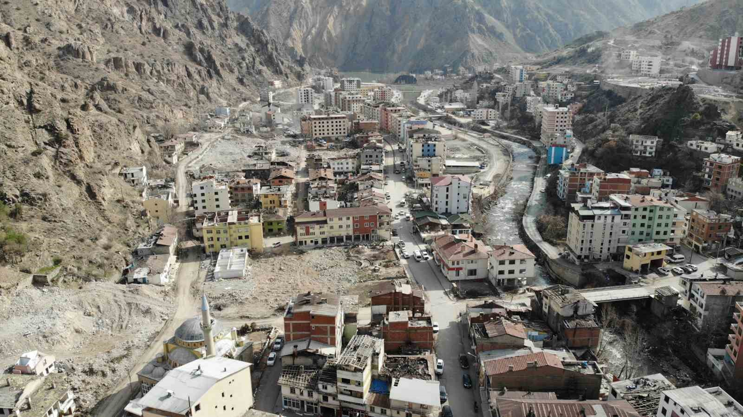 Baraj sular� kap�ya dayand�! Yusufeli'ni en son onlar terk edecek