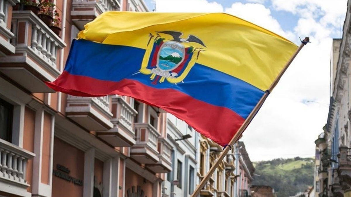 Ekvadorlu eski bakan Venezuela'ya snd
