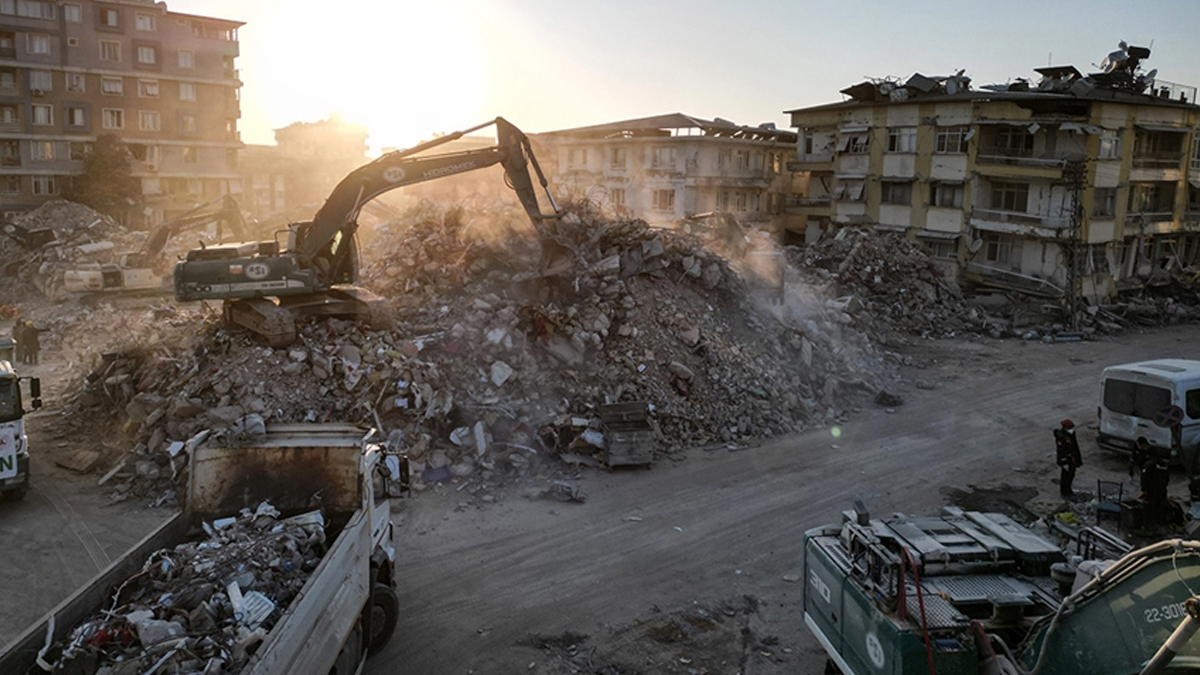 Hatay Valili�i'nden y�k�m ve enkaz kald�rma �al��malar� hakk�nda a��klama