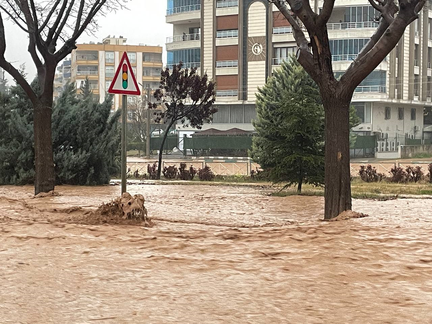 Meteoroloji'den deprem blgesi iin kuvvetli ya uyars
