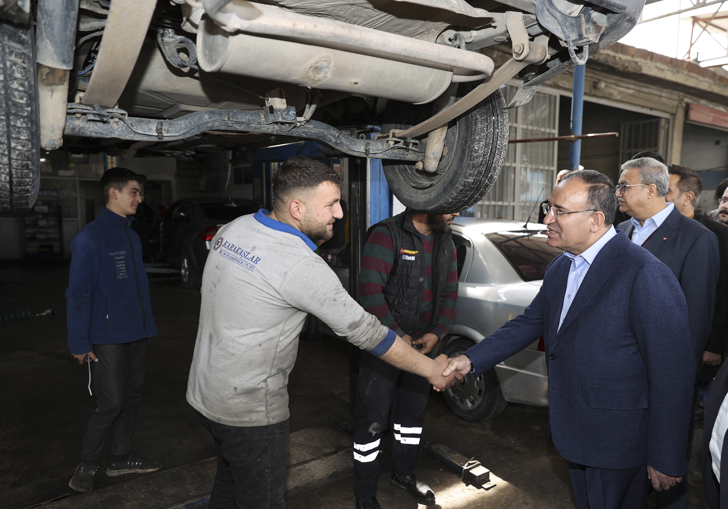 Bakan Bozda�, selden etkilenen esnafla g�r��t�