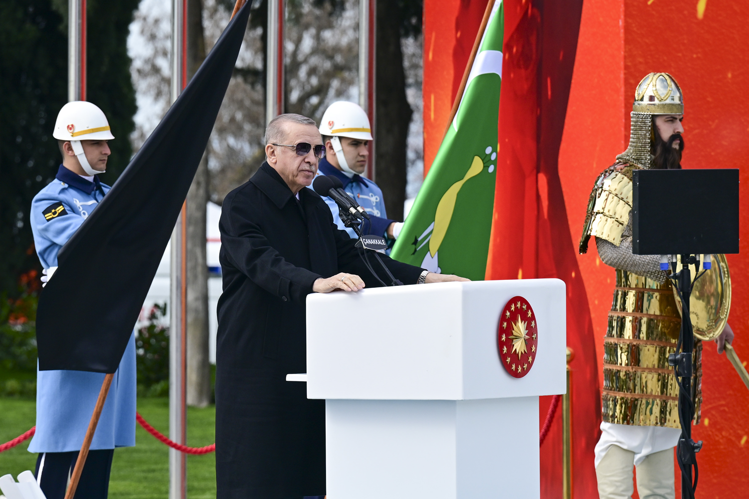'Depremin yaralar�n� �anakkale ruhu ile sarabiliriz'