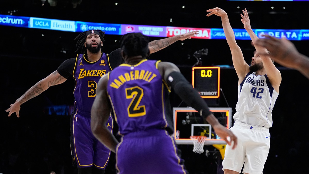 Dallas Mavericks, Los Angeles Lakers' son saniye basketiyle yendi