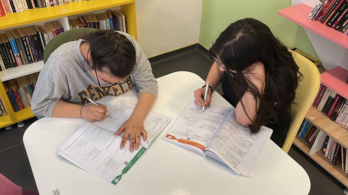 Deprem b�lgesindeki ��renciler i�in 761 DYK noktas� a��ld�