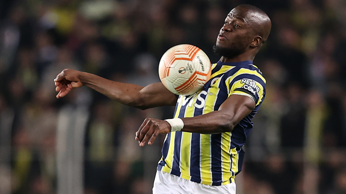 Fenerbah�e Enner Valencia'n�n kalmas� i�in ceza �demeye raz�!