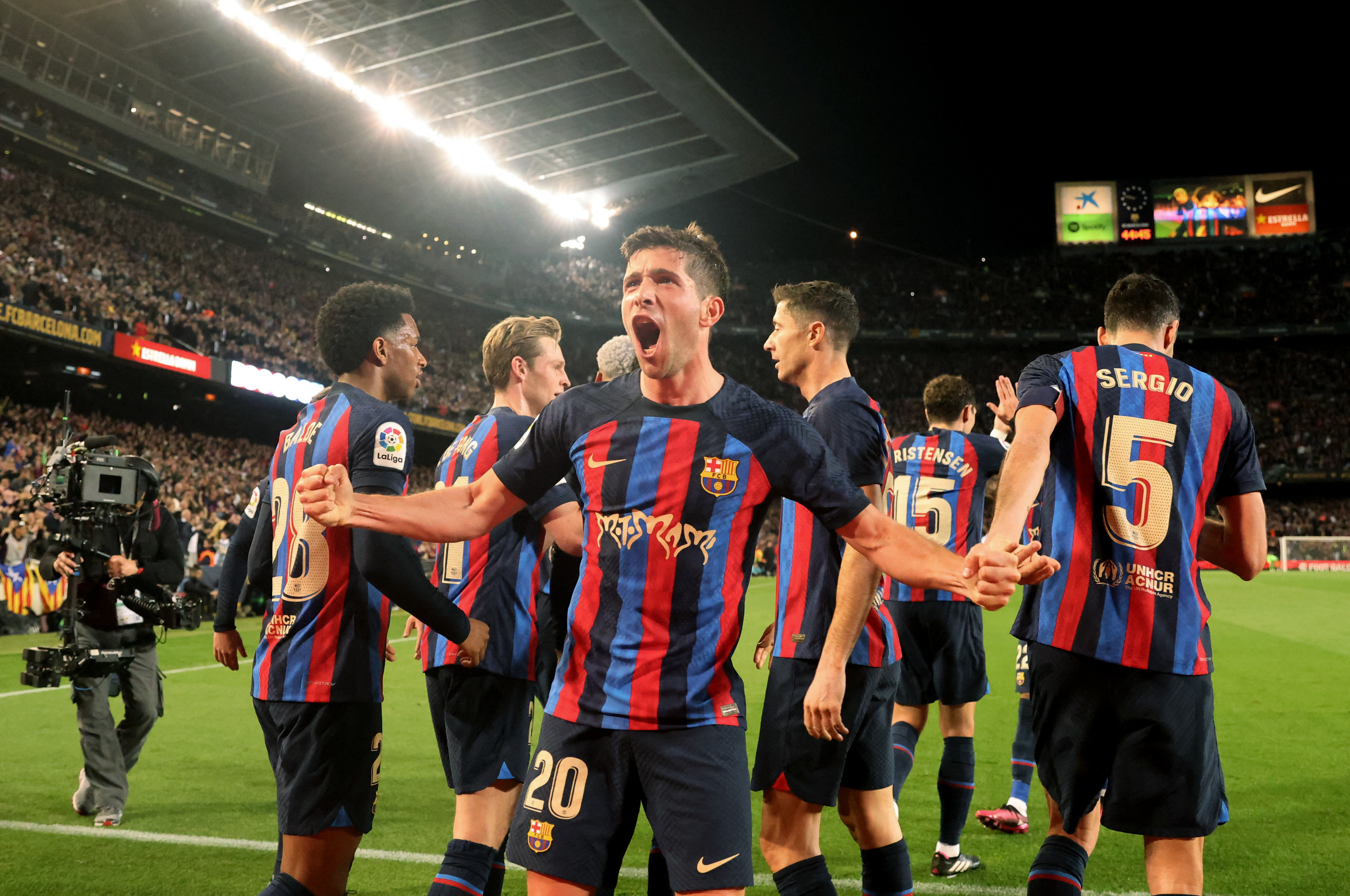 Barcelona, El Clasico'da Real Madrid'i 90+2'de y�kt�