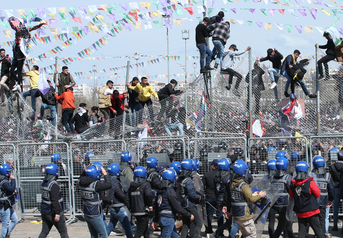 Diyarbakr'da nevruz kutlamalarna soruturma