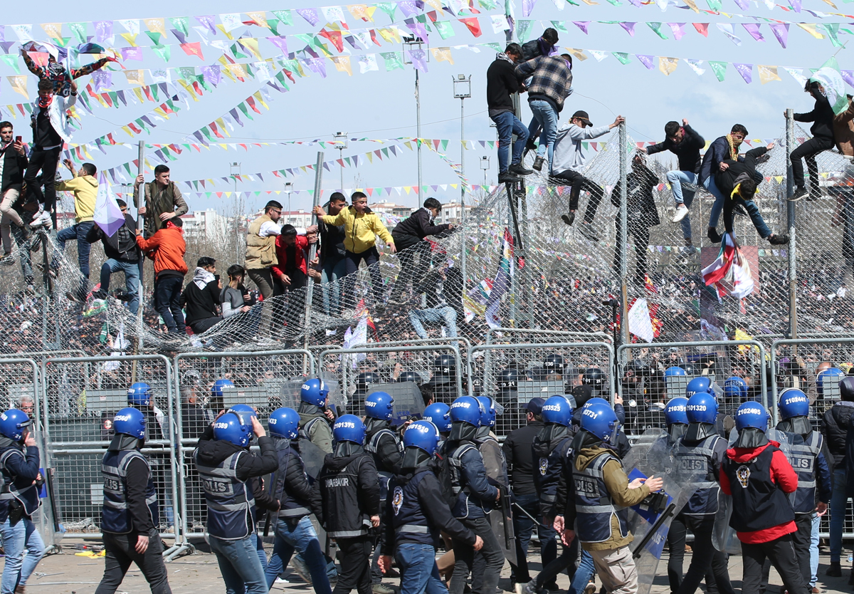 Diyarbak�r'da nevruz kutlamalar�na soru�turma