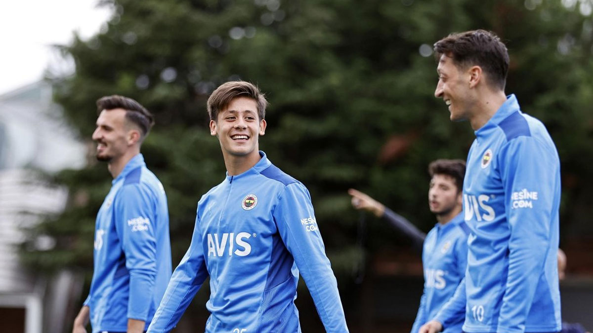 Fenerbah�eli Arda G�ler, Mesut �zil'e veda etti