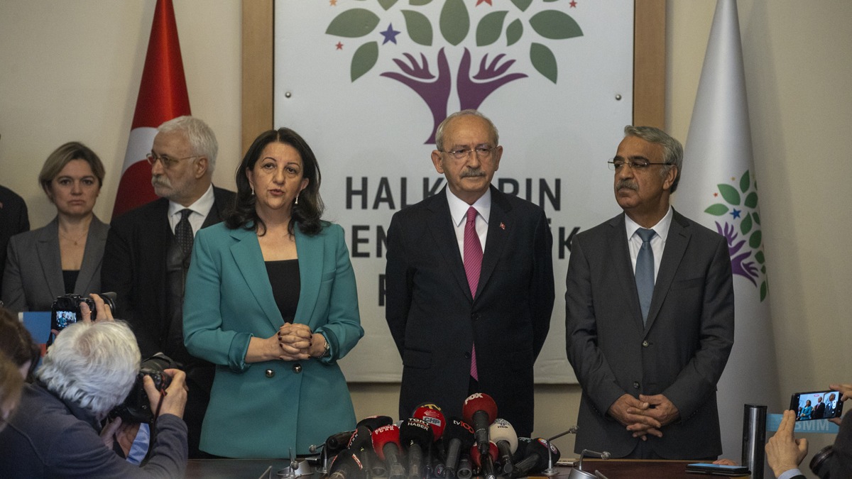 HDP'nin Cumhurbakan aday karmamasyla ilgili Cumhur ttifak'ndan ilk yorum: Gizli kaplar ardnda calan'a zgrlk pazarlklar yaplm