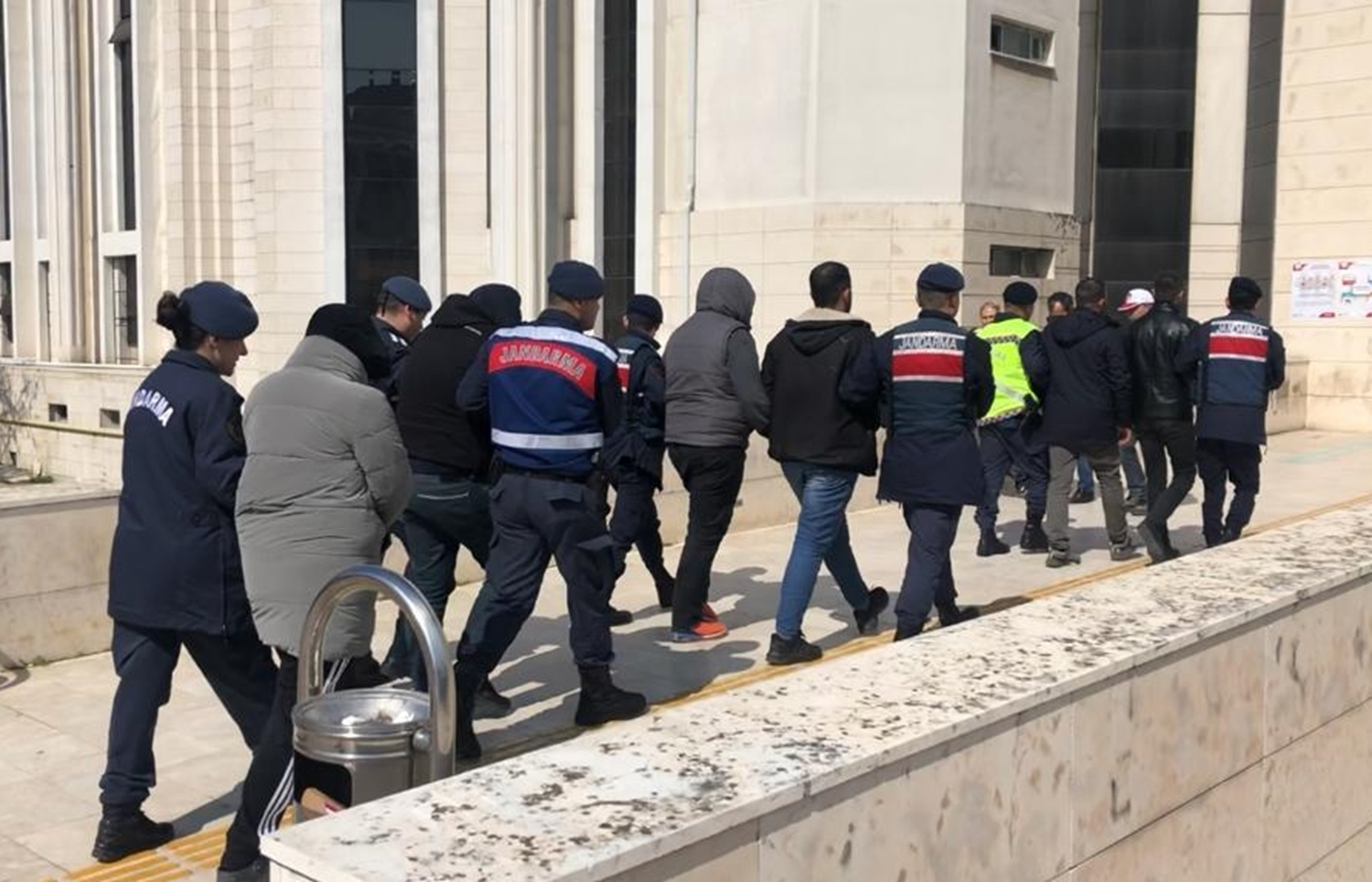 G��men ka�ak��lar�na operasyon! 6 ki�i yakaland�