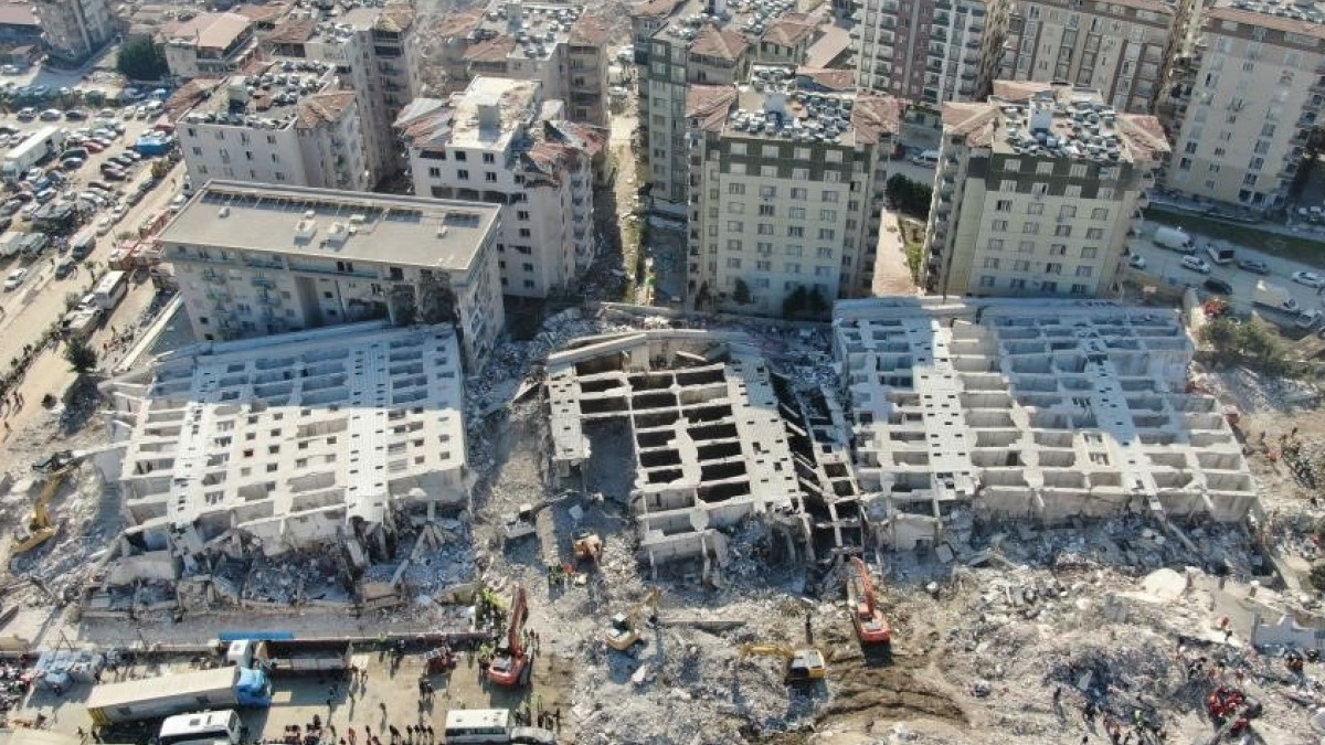 Antis Yap Rnesans Rezidans'n depremde neden arkaya devrildii belli oldu