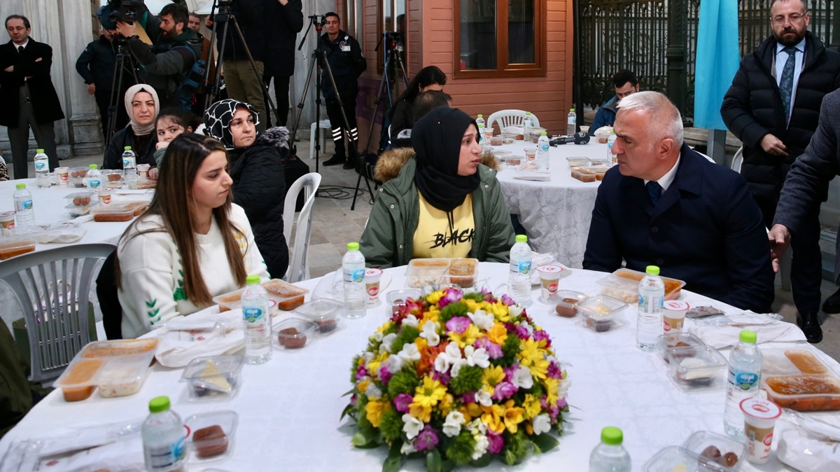Bakan Ersoy, ''Bir Lokma Bin Sofra'' iftar programna konuk oldu