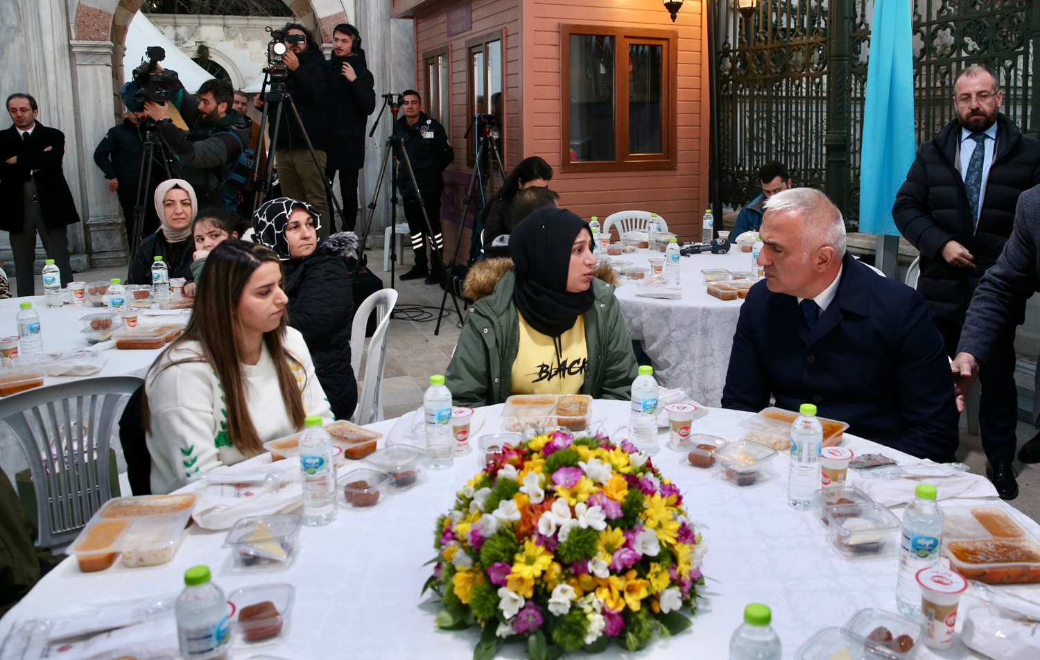 Bakan Ersoy, 'Bir Lokma Bin Sofra' iftar program�na konuk oldu