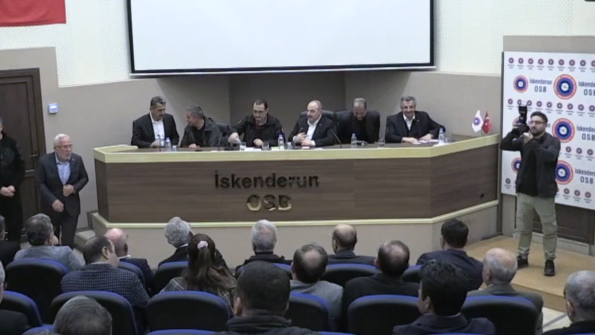 Bakanlar Varank ve D�nmez �skenderun'da sanayicilerle bir araya geldi
