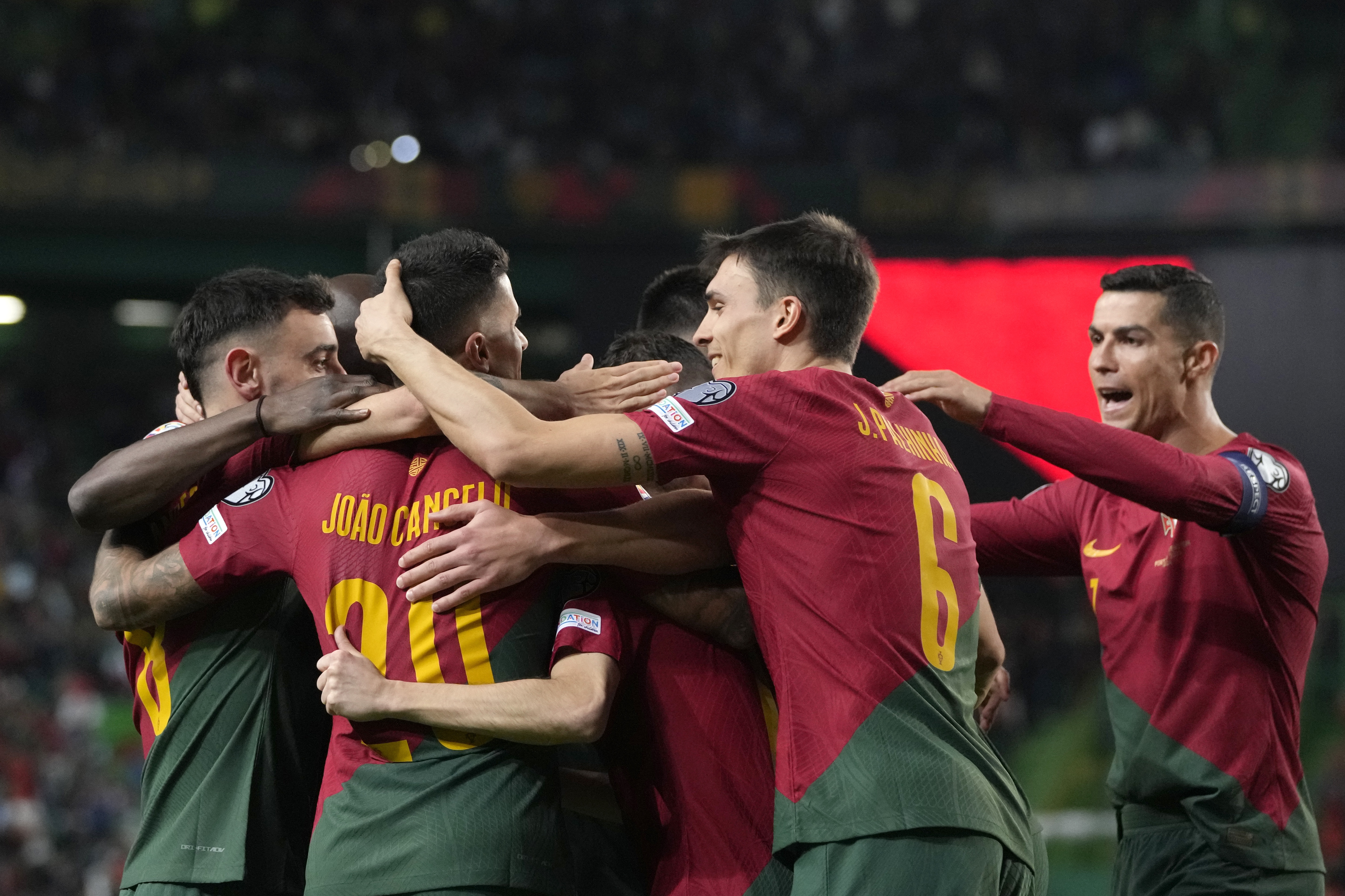 Cristiano Ronaldo att, Portekiz evinde Lihtentayn' farkl yendi