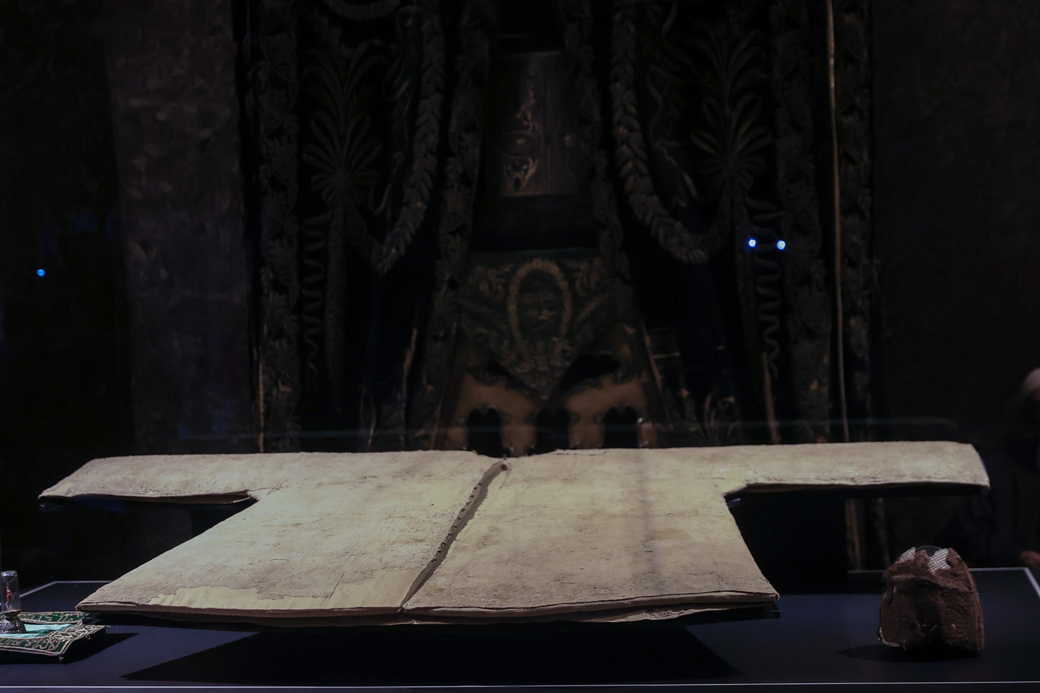 H�rka-i �erif ziyarete a��ld�