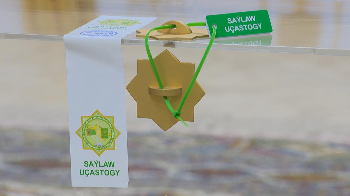 T�rkmenistan'da halk pazar g�n� sand�k ba��na gidiyor