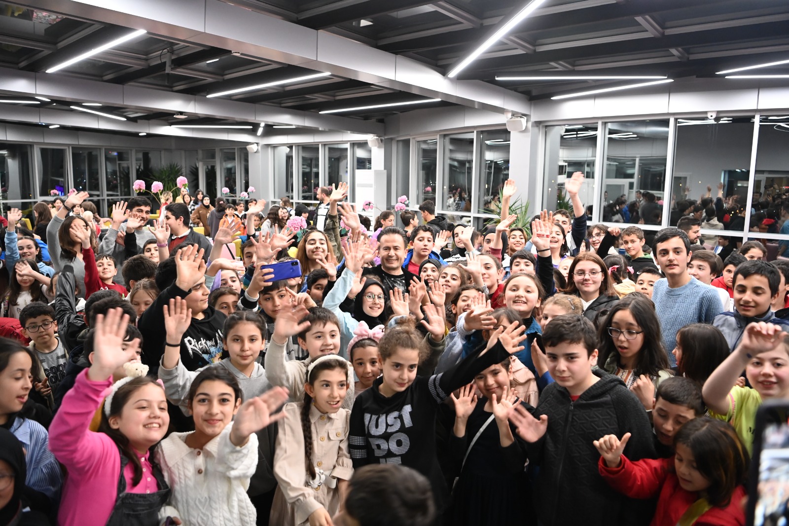 Tuzla'da ilk kez oru� tutan �ocuklar iftarda bulu�tu