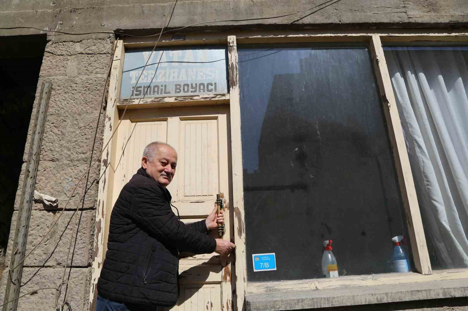 Yusufeli'nde son esnaflar da d�kkanlar�n� kapatt�