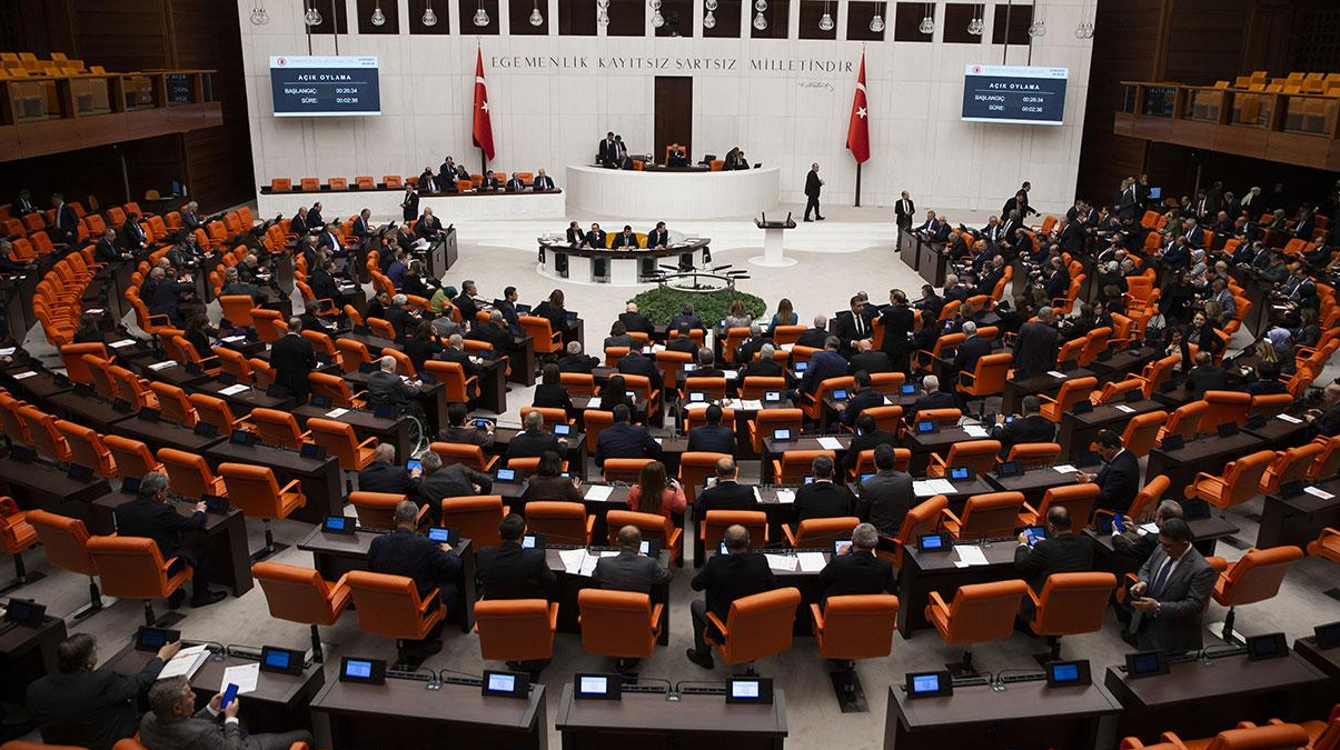 TBMM'de g�ndem yo�un: Emekli maa�� art��� maddeler aras�nda