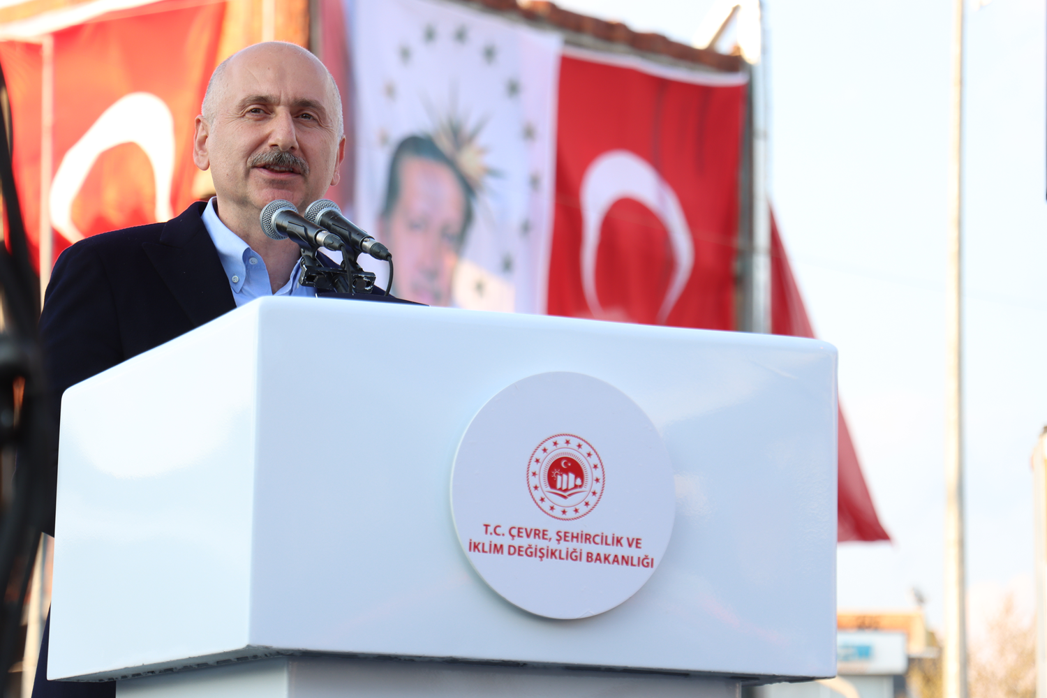 Bakan Karaismailo�lu: �ncelikli hedefimiz evsiz kalan vatanda�lara bar�nma imkan� sa�lamak