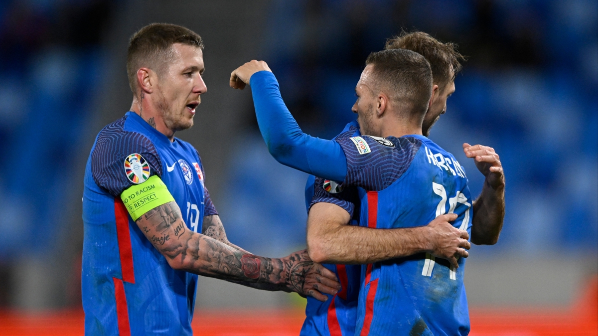 Slovakya evinde Bosna Hersek'i 2 golle yendi