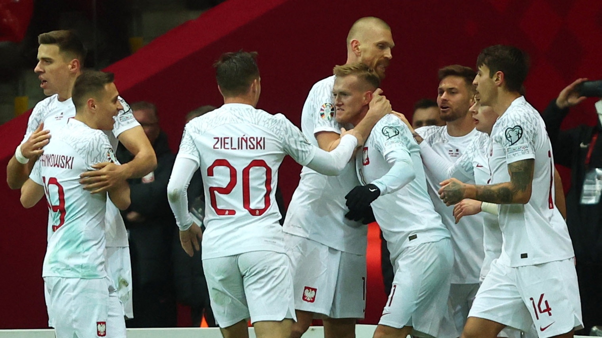 Polonya evinde Arnavutluk'u tek golle yendi