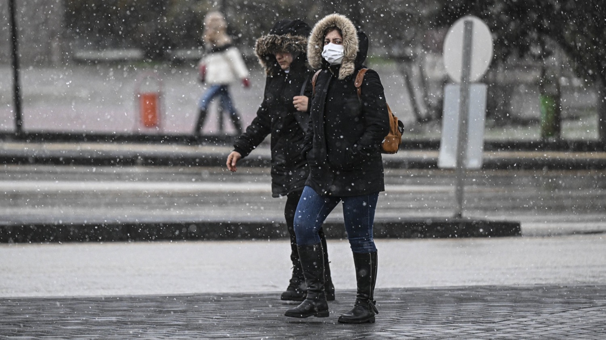 Ankara'da kar ya etkisini gsteriyor