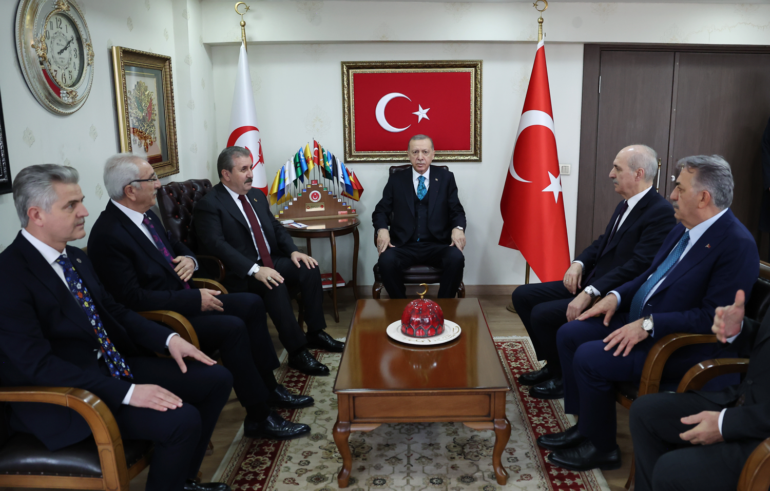 Destici: Son anket bir saat �nce geldi