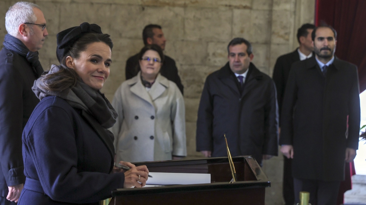 Macaristan Cumhurbakan Novak Antkabir'i ziyaret etti