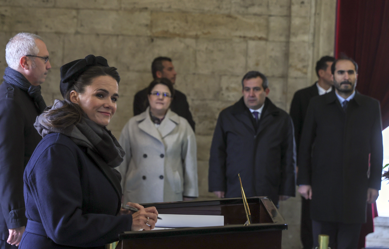 Macaristan Cumhurba�kan� Novak An�tkabir'i ziyaret etti
