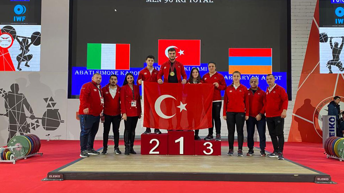Milli halterci Sami Baki K�ymet'ten 3 alt�n madalya