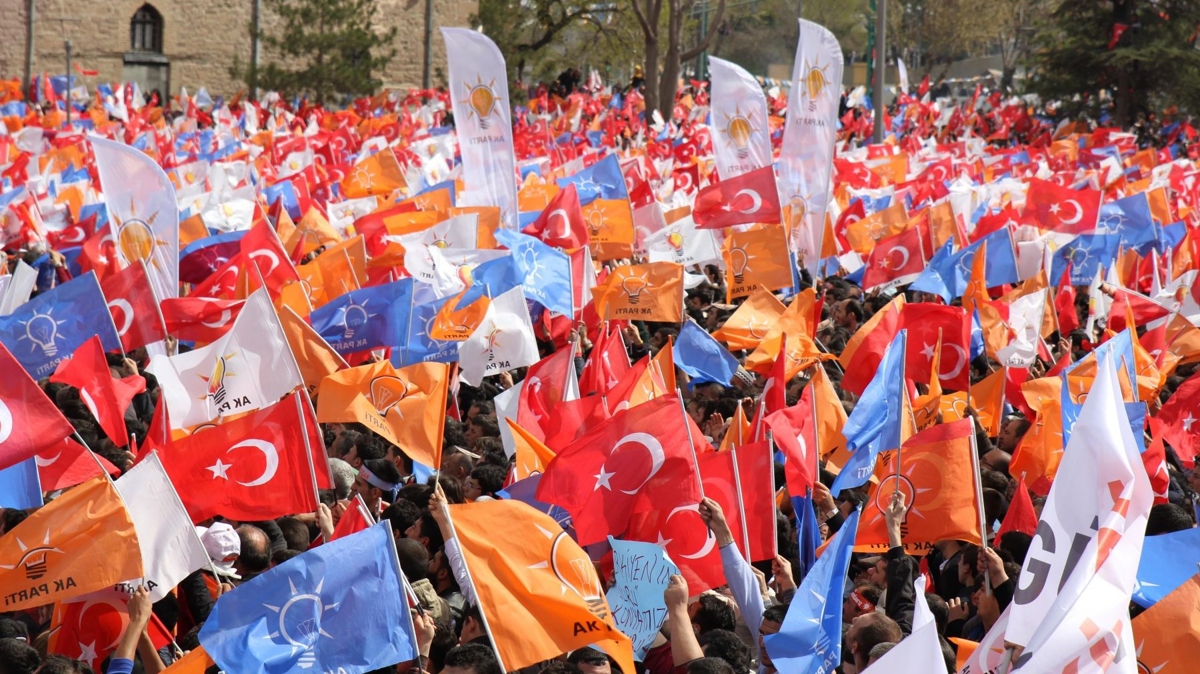AK Parti'de 3 atama