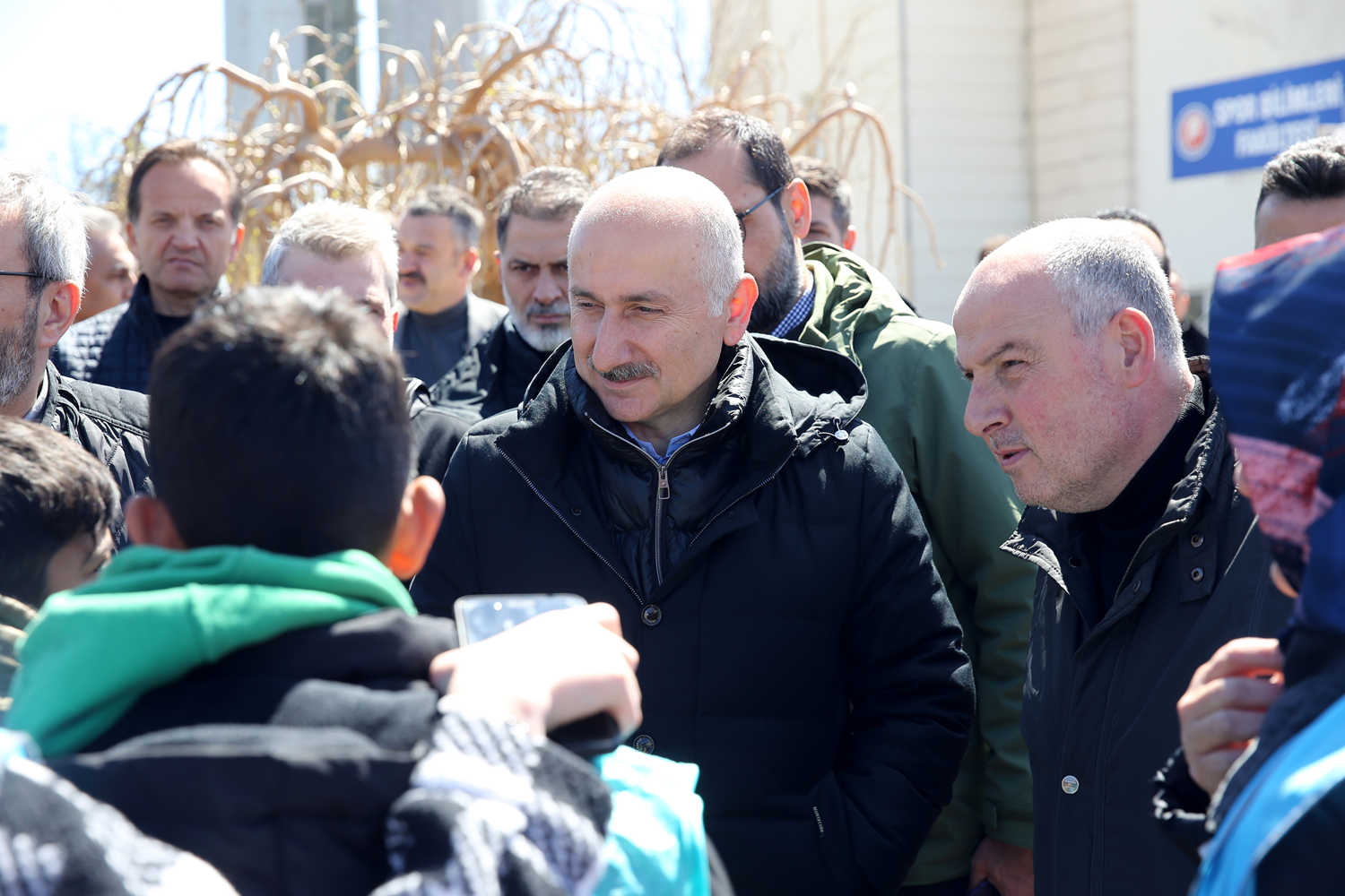 Bakan Karaismailo�lu, Elbistan'da afetzedeler ile bir araya geldi