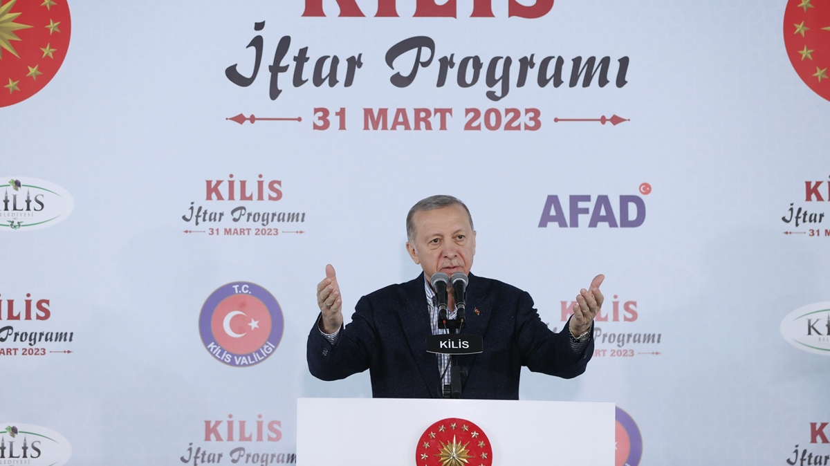 Cumhurbakan Erdoan: Daha bir masay idare edemeyenlerin Trkiye'yi idare etmesi beklenemez