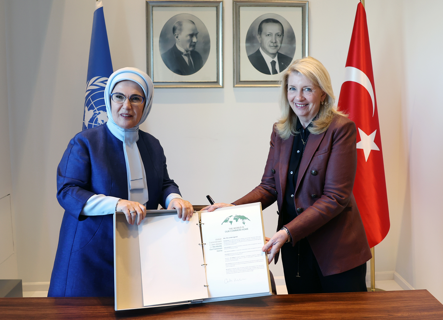 Emine Erdo�an, UNICEF �cra Direkt�r� Russell ile g�r��t�