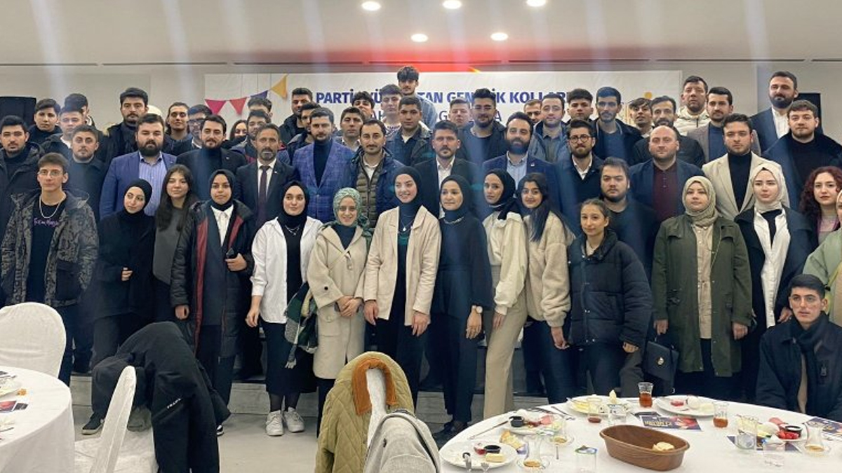 AK Parti'den �stanbul'un 39 il�esinde sahur program�