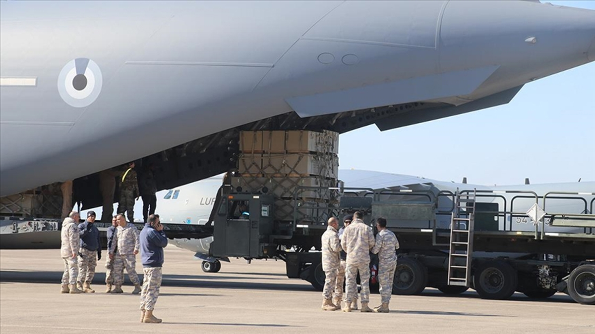 BAE, T�rkiye ve Suriye'ye �imdiye kadar 240 u�akla yard�m malzemesi g�nderdi