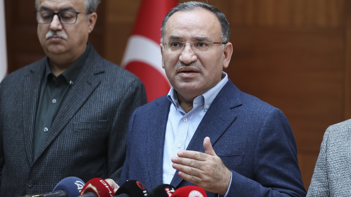 Bakan Bozda: Akener'i Cumhurbakanmzdan zr dilemeye davet ediyorum