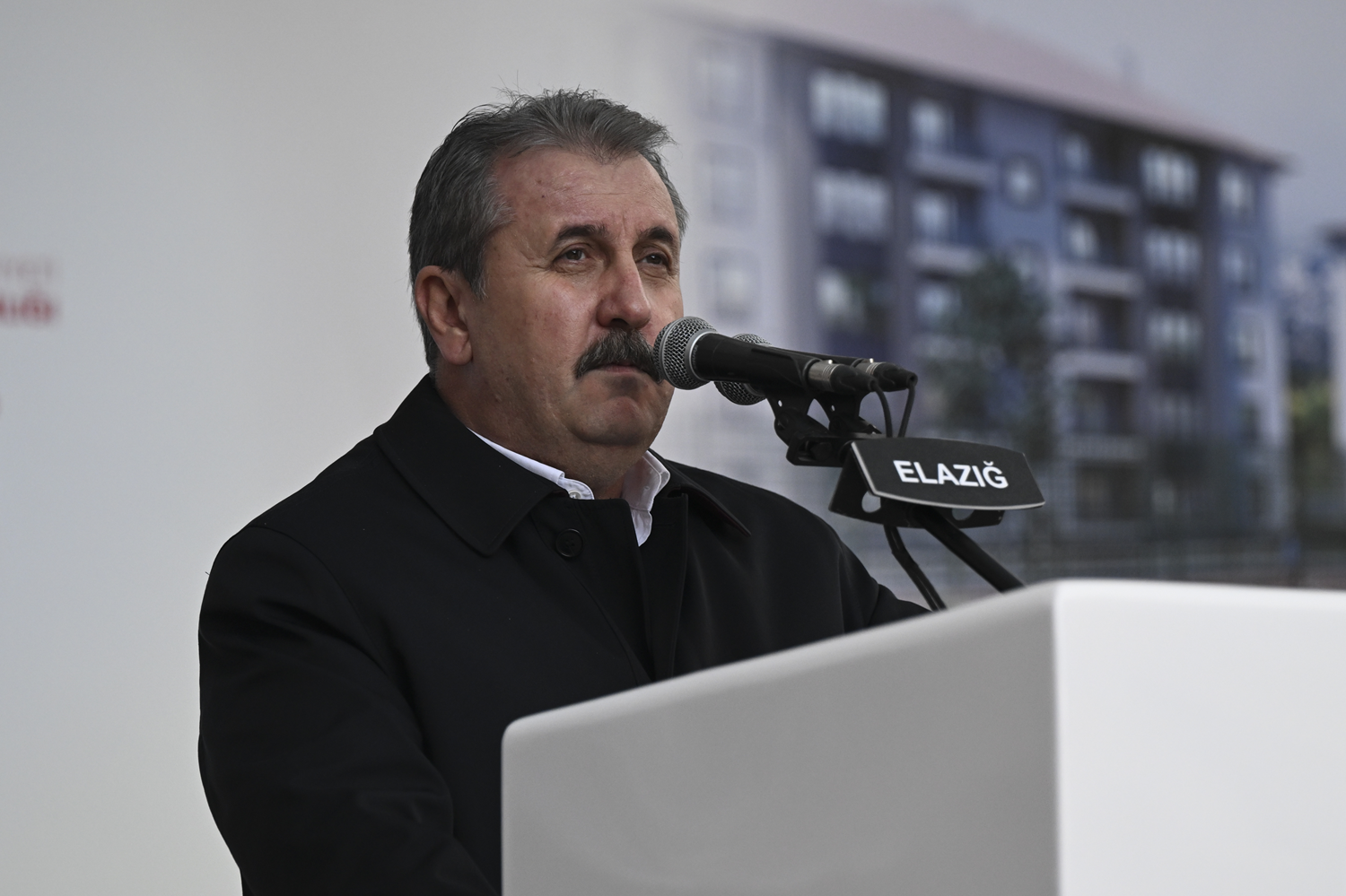 Destici'den K�l��daro�lu'na g�nderme: Birileri gibi seccadeye ayakkab�lar�m�zla basmad�k