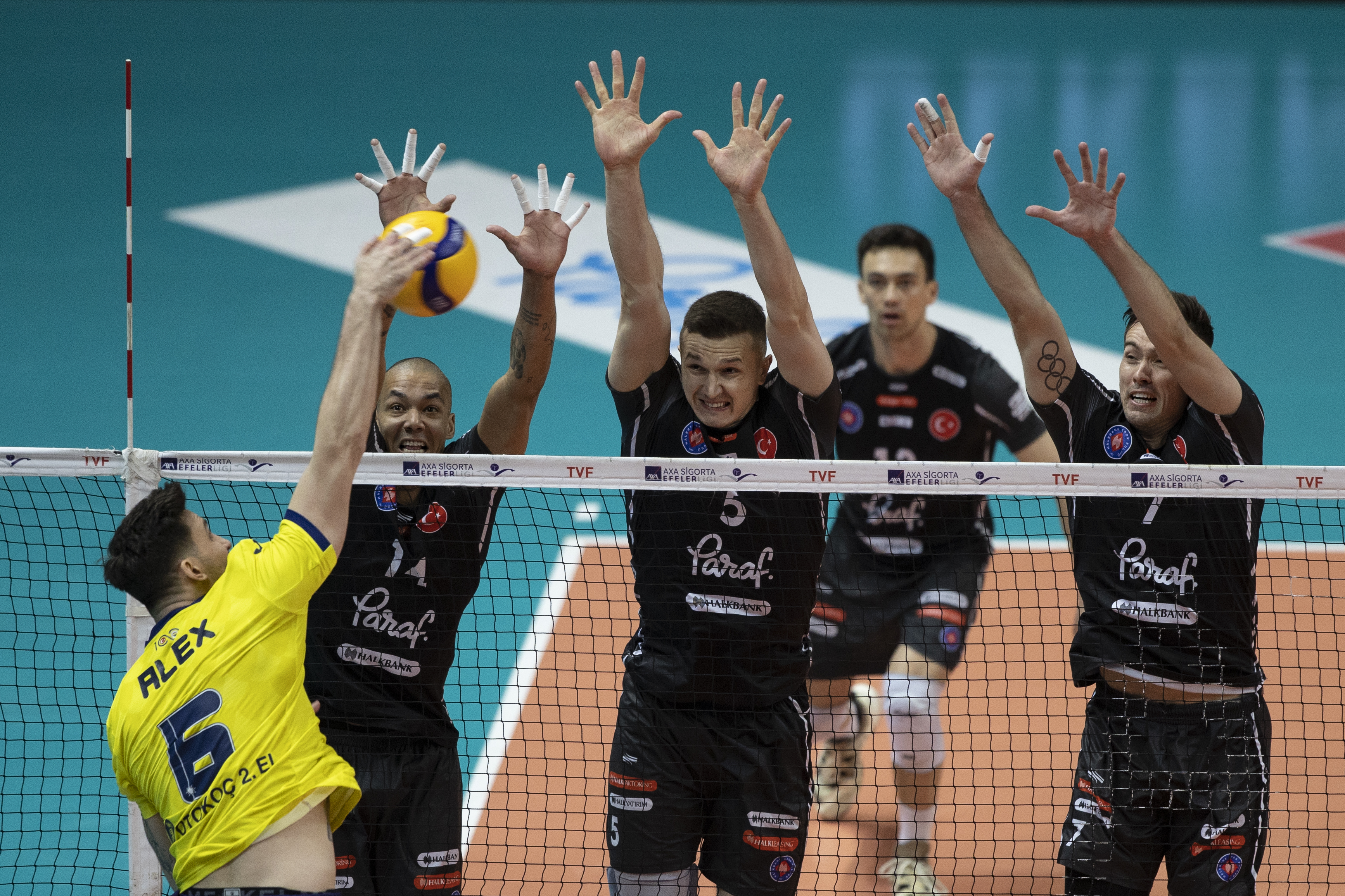 Halkbank galibiyet serisini s�rd�r�yor