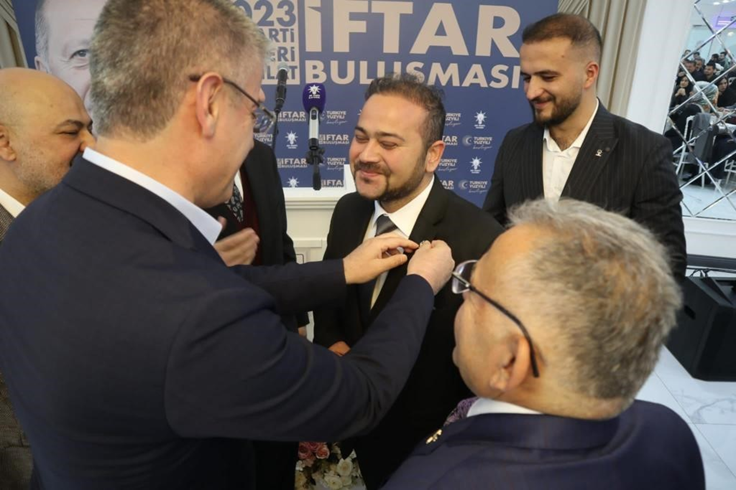 DEVA'dan istifa edip AK Parti'ye kat�ld�lar