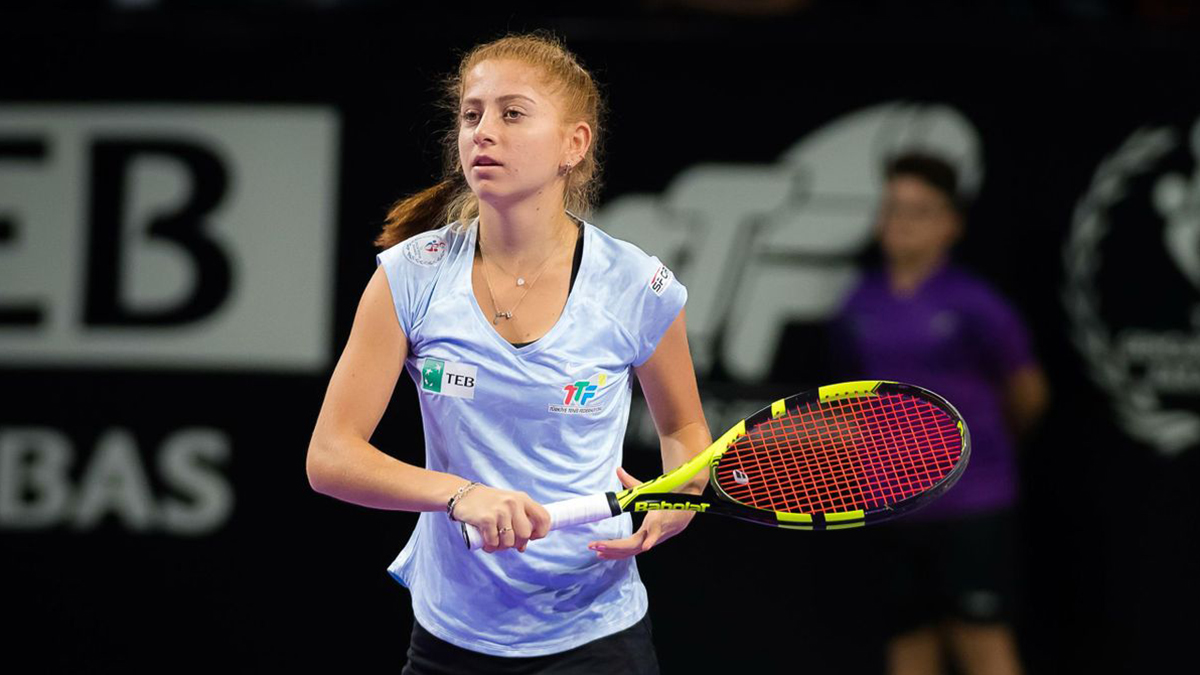Milli tenis�i Berfu Cengiz ve Jodie Anna Burrage, W60 Croissy Beaubourg'da ikinci oldu